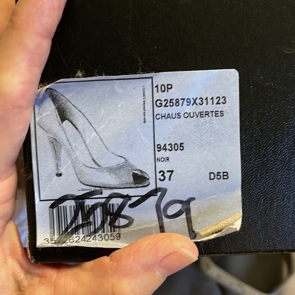 Classic!!  Beautiful~ always in style, CHANEL ‘Peep Toe’  great condition ~ - Picture 4 of 4